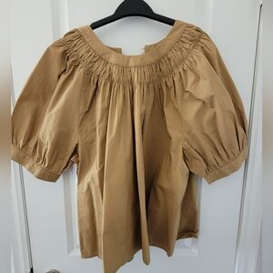 Smock-neck puff sleeve top in cotton poplin